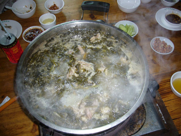 酸菜豬骨火鍋